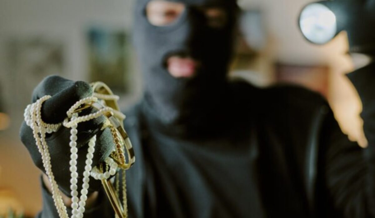 45682_gettyimages-2182042444-640x420.jpg Zlatník zastrelil dvoch lupičov a skončil vo väzení. Prípad zjednotil taliansku krajnú pravicu