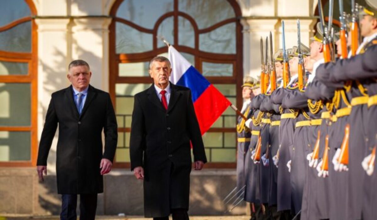 Prieskum ukázal cezhraničný paradox, Slováci majú k Babišovi bližšie než Česi k Ficovi