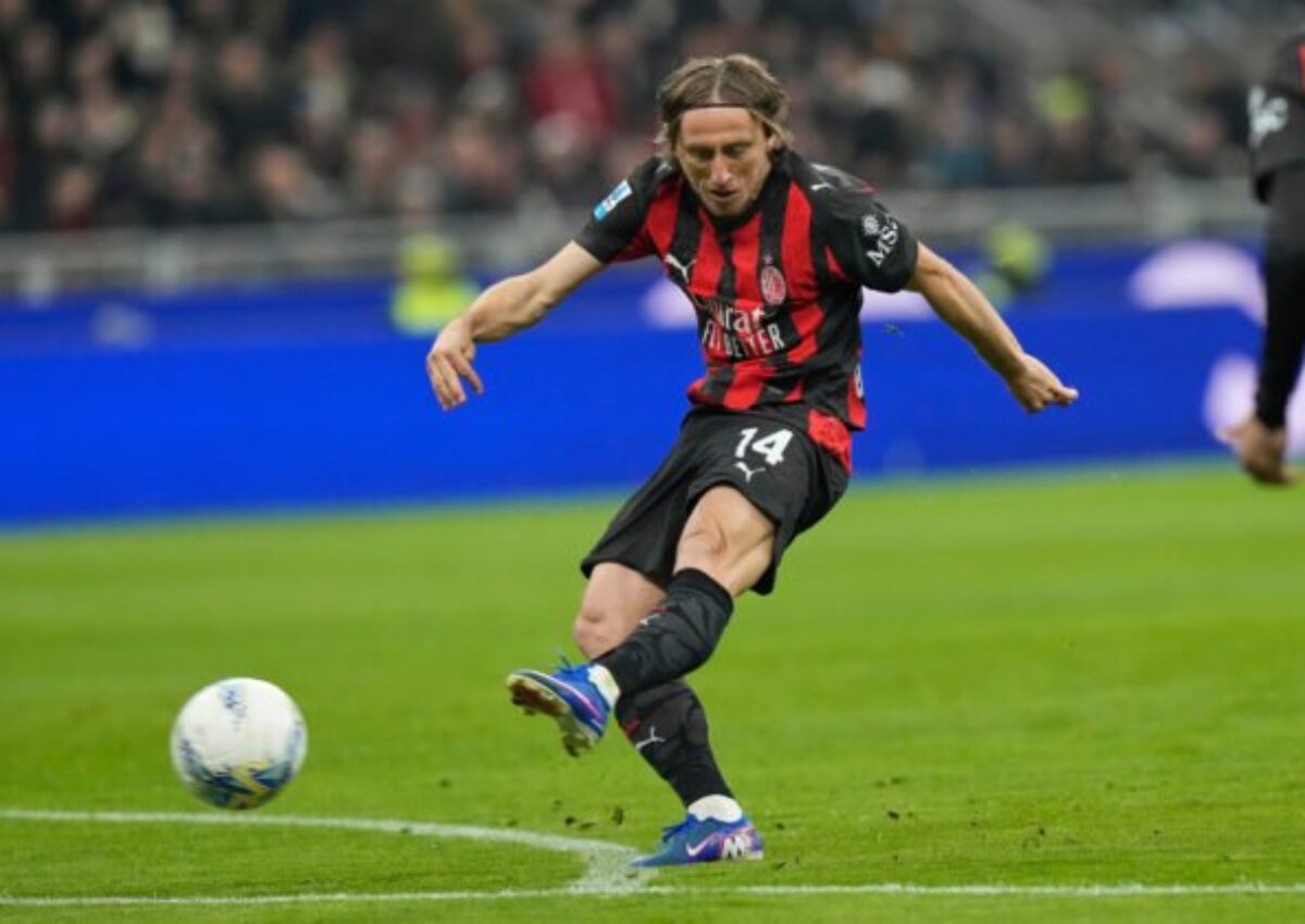 45783_italy_serie_a_soccer_69937-640x420.jpg Modrič zostáva v Miláne, s vedením AC podpísal zmluvu do leta 2027