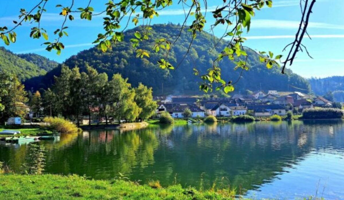 Najkrajšie jazerá a tajchy na Slovensku: Top 8 miest na kúpanie bez davov
