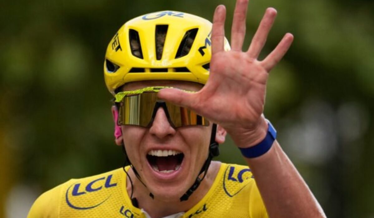 Tadej Pogačar vyrovnal rekord piatym triumfom na Tour de France