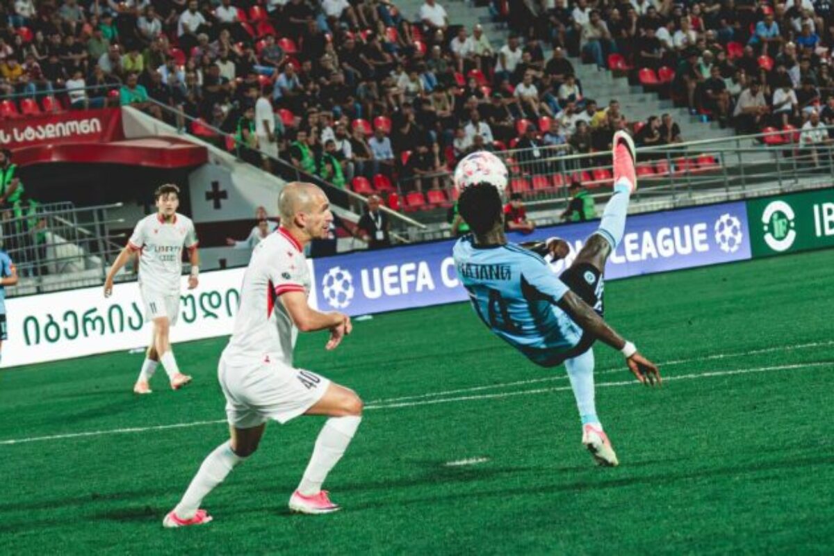 46108_alasana-yirajang-striela-druhy-gol-slovana-na-pode-gruzinskeho-timu-iberia-1999-tbilisi-v-2.-predkole-ligy-majstrov-2026-2027-640x420.jpg Slovan Bratislava delí už len krok od istoty skupiny v pohárovej Európe. Prejde cez gruzínsku prekážku?