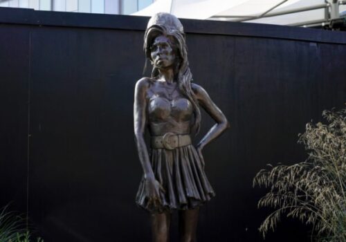 46128_britain_amy_winehouse_26460-28f948e7dc5347fdac831455a979030a-640x420.jpg Otec Amy Winehouse musí po prehratom spore zaplatiť jej priateľkám takmer milión libier