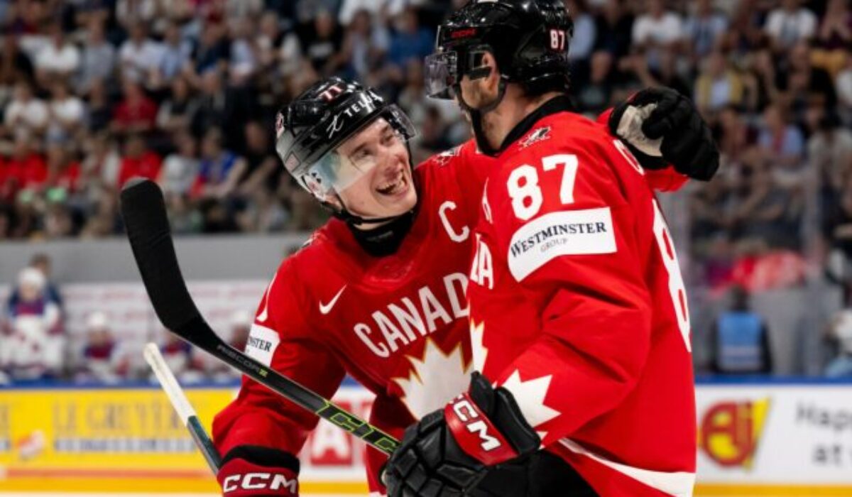 Celebrini tromfol Carlssona a bude najlepšie plateným hráčom v NHL. Ročne zarobí 18,8 milióna USD