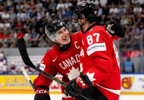 Celebrini tromfol Carlssona a bude najlepšie plateným hráčom v NHL. Ročne zarobí 18,8 milióna USD