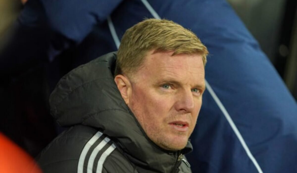Newcastle United údajne opúšťa tréner Howe. „Straky“ pred štartom novej sezóny riešia zapeklitú situáciu