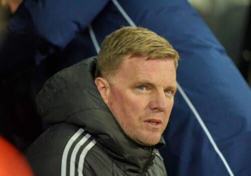 Newcastle United údajne opúšťa tréner Howe. „Straky“ pred štartom novej sezóny riešia zapeklitú situáciu