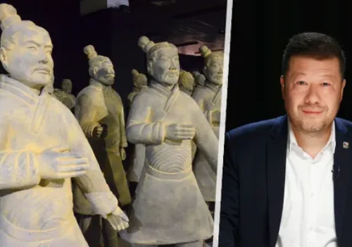 MIMORIADNE STRETNUTIE PRED CESTOU DO ČÍNY: OKAMURA ROKOVAL S TAJNÝMI SLUŽBAMI