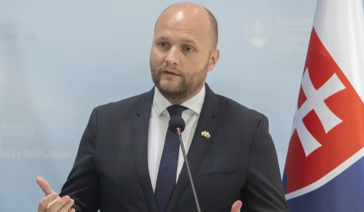 Naď útočí na Ficovu vládu: „Oni makajú na lajkoch, my sme mali odborníkov!“