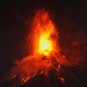 Top foto dňa (4. august 2026): Erupcia sopky Fuego, obnova Kozej ulice, stehlíky a extrémne počasie