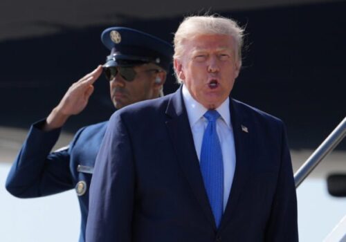 Trump pohrozil Iránu tvrdým úderom, ak veľmi skoro neotvorí Hormuzský prieliv