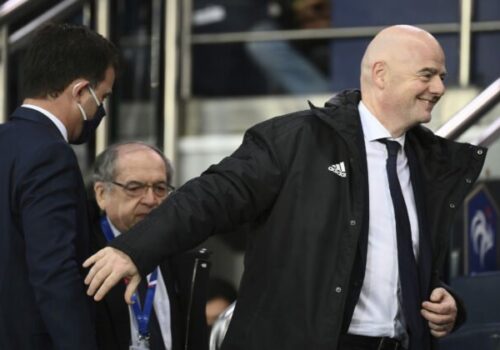 Infantino po stiahnutí kontroverzného investičného plánu čelí kritike, v Maroku však našiel podporu