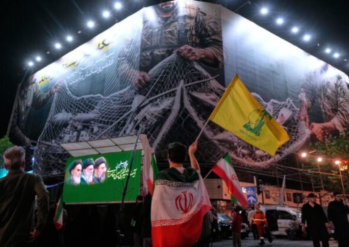 Irán pohrozil susedom, že „zhasne celý Perzský záliv“, pripravil zoznam cieľov