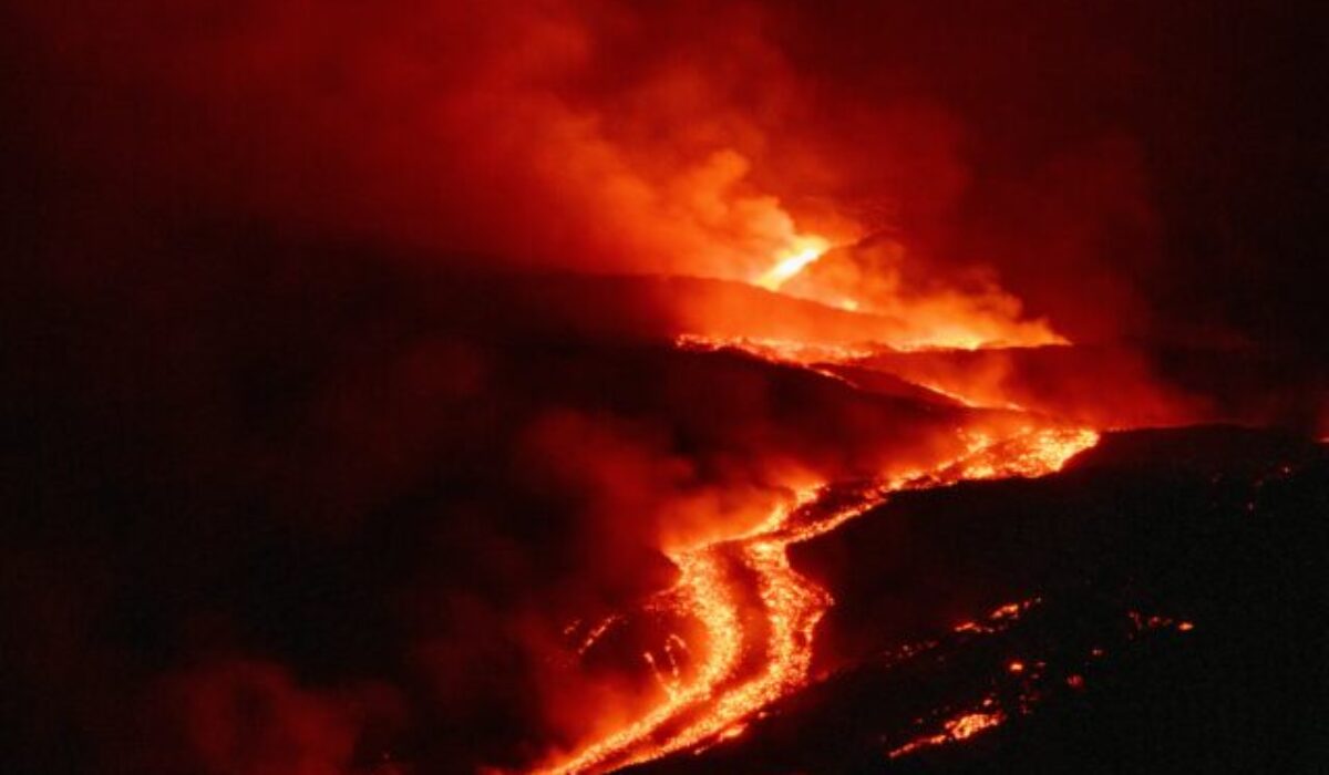 Top foto dňa (11. august 2026): Aktivita sopky Etna, požiare a následky sucha vo svete
