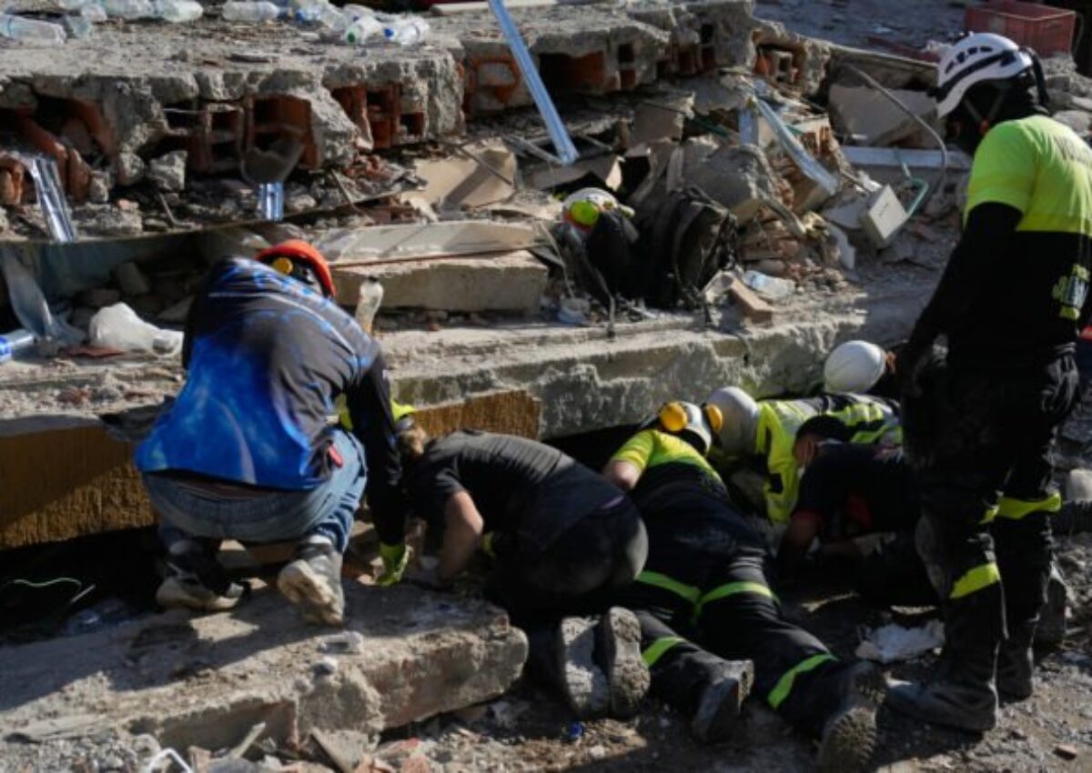 47129_colombia_earthquake_65884-640x420.jpg Zemetrasenie v Kolumbii zmenilo Pereiru na „mesto duchov“, dochádzajú potraviny a deti spia na ulici
