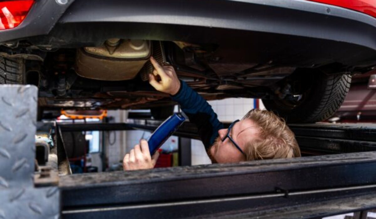 Auto z inzerátu môže vyzerať bezchybne. Viaceré vážne problémy však bežný motorista neodhalí