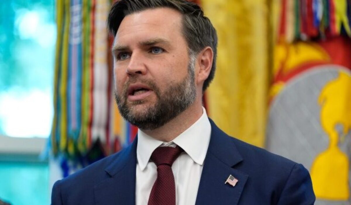 Vance: Prioritou USA vo vojne s Iránom je už zlacnenie ropy, nie jadrový program