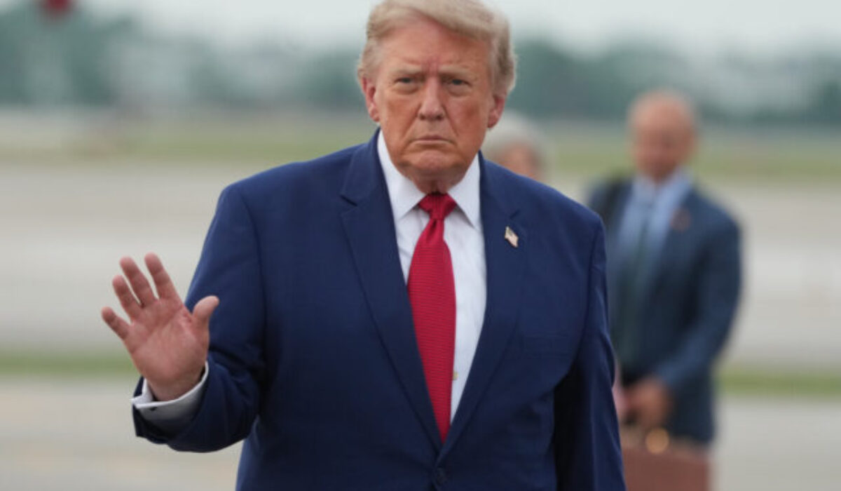 Trump oznámil clá až do výšky sto percent na dovoz dronov