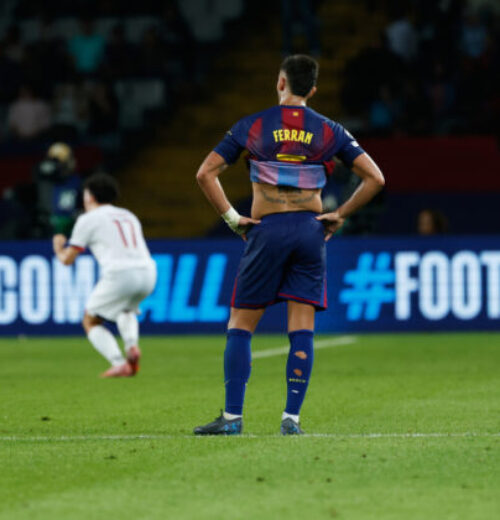 Rozhodol finále MS 2026, teraz prestúpil z Barcelony do PSG a podpísal zmluvu na päť sezón