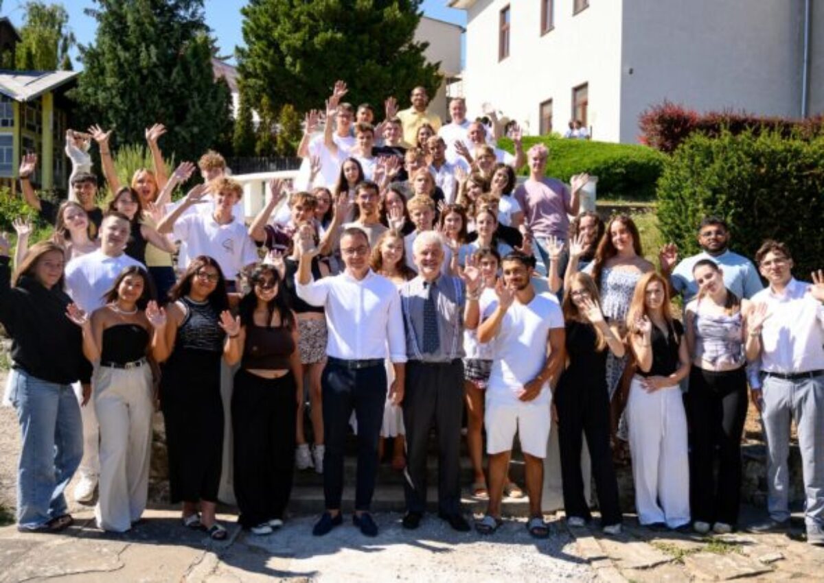 Letná škola mladých lídrov, ktorú organizuje Úrad komisára pre deti, má za sebou už tretí ročník