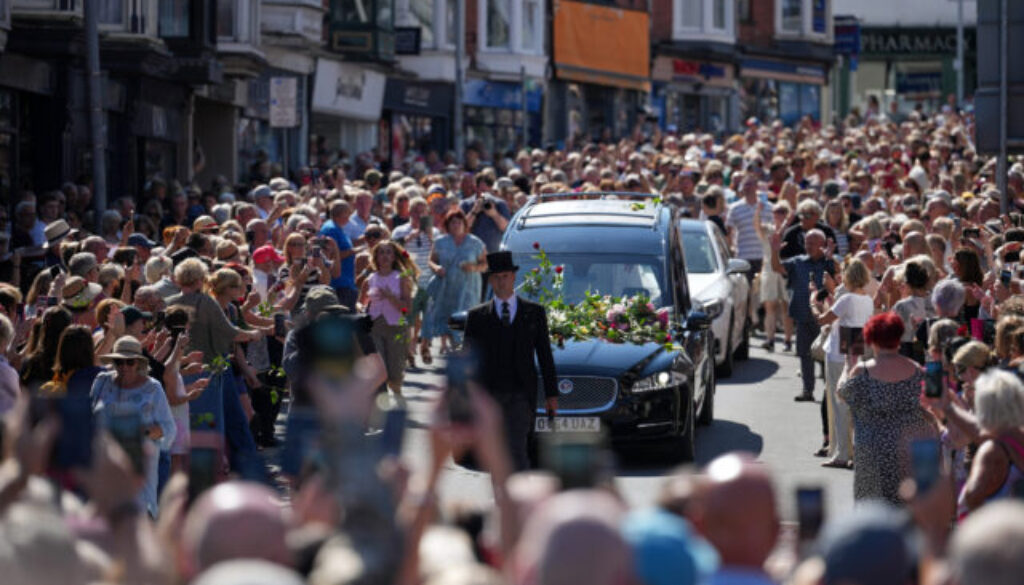 47478_aptopix_britain_bonnie_tyler_funeral__4666-640x420.jpg