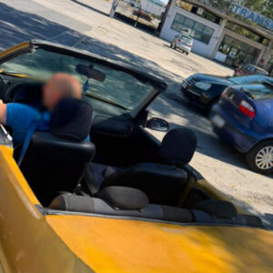 Policajti v Bratislave riešili kuriózny prípad, vodič si svojpomocne vyrobil z auta „kabriolet“