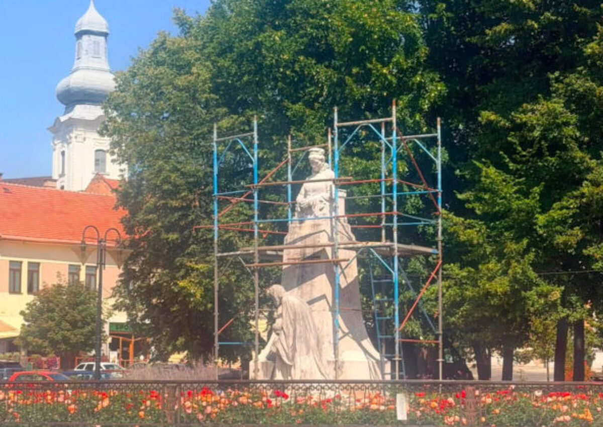 Pomník Františky Andrássyovej v centre Rožňavy odborne vyčistia a kultúrnej pamiatke vrátia zašlý lesk