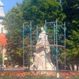 Pomník Františky Andrássyovej v centre Rožňavy odborne vyčistia a kultúrnej pamiatke vrátia zašlý lesk