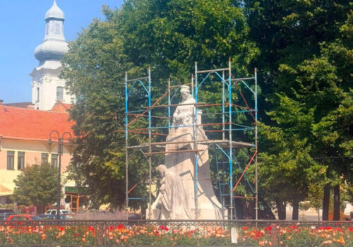 Pomník Františky Andrássyovej v centre Rožňavy odborne vyčistia a kultúrnej pamiatke vrátia zašlý lesk