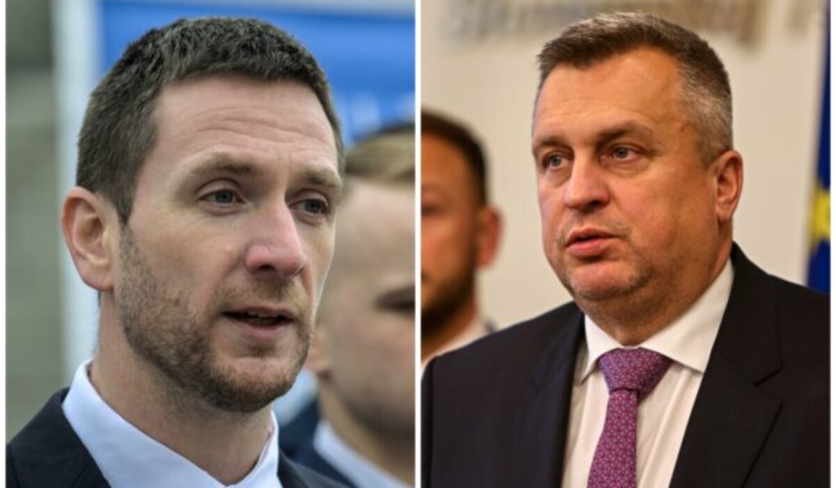 SNS sa chystá spojiť sily s Republikou, Danko bol poverený rokovaním s Uhríkom o spojených voľbách
