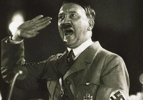 Gól oslavoval s fúzikmi ako Hitler a hajloval. Hráč dostal od disciplinárnej komisie trest až po dvoch rokoch od udalosti