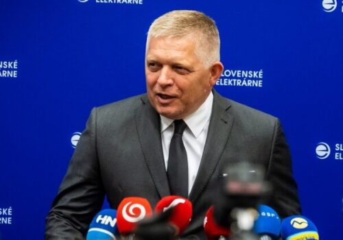 Po slovách Fica sa mal každý v miestnosti postaviť a odísť a viac si s ním nepodať ruku, kritizuje politológ Štefančík vyjadrenie premiéra