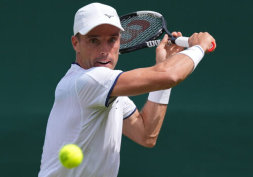 Skončil a zároveň pokračuje. Semifinalista Wimbledonu strelil 2 góly pri futbalovom debute v Španielsku