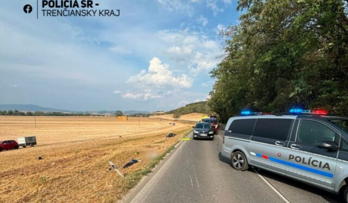 Motorkár po zrážke s autom skončil v nemocnici, vodič bol na mieste podrobený dychovej skúške – FOTO