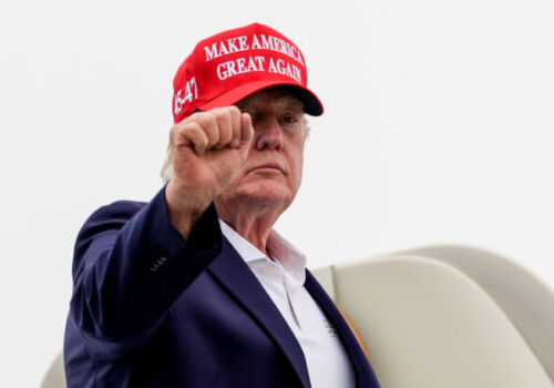 Trump pohrozil Ománu vybombardovaním, ak bude prekážať dohode o Hormuze