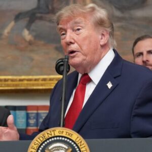 Trump spustil „bezprecedentnú“ ekonomickú ofenzívu proti Iránu, hrozí trestami aj ďalším krajinám