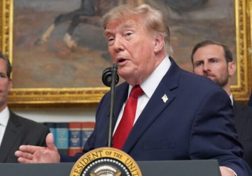 Trump spustil „bezprecedentnú“ ekonomickú ofenzívu proti Iránu, hrozí trestami aj ďalším krajinám