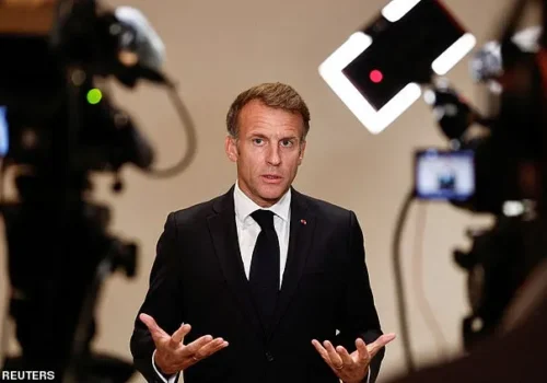 Macron sa obul do zahraničných lídrov: „Nehovorte nezmysly, že sme zaplavení hordami migrantov a ismalistov!“